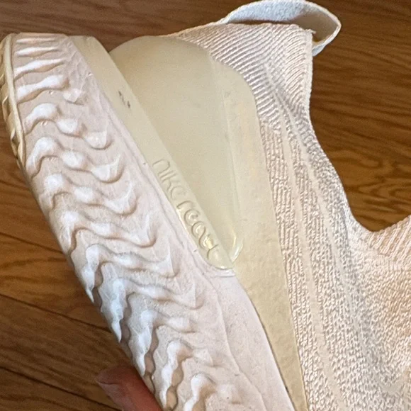 Women's Nike Epic Phantom React White & Pure Platinum Size 6.5 available - Picture 9 of 10